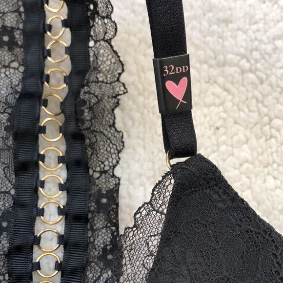 Victoria’s Secret Push-Up Strappy Plunge Bra in Black Lace - Picture 10 of 14